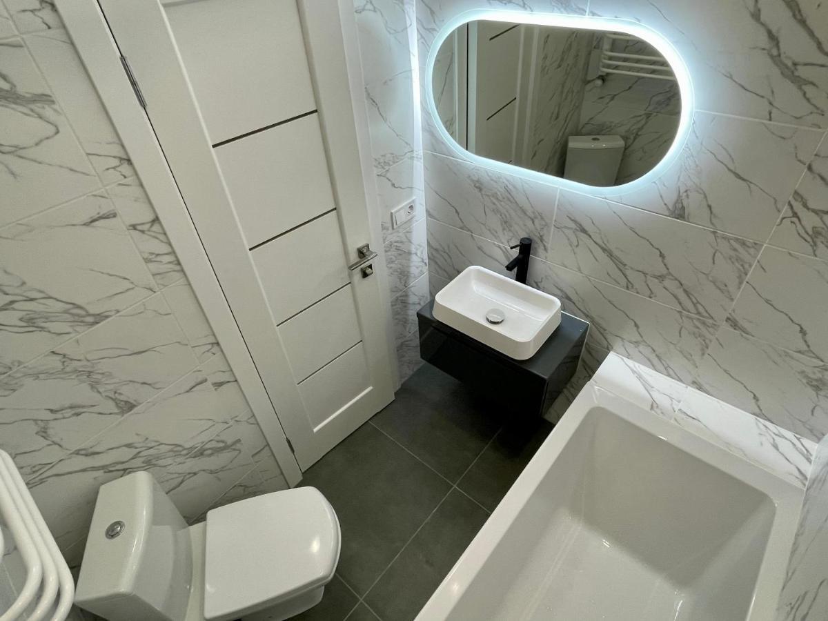 Apartment Premium In Center Ivano-Frankivsk Exteriör bild